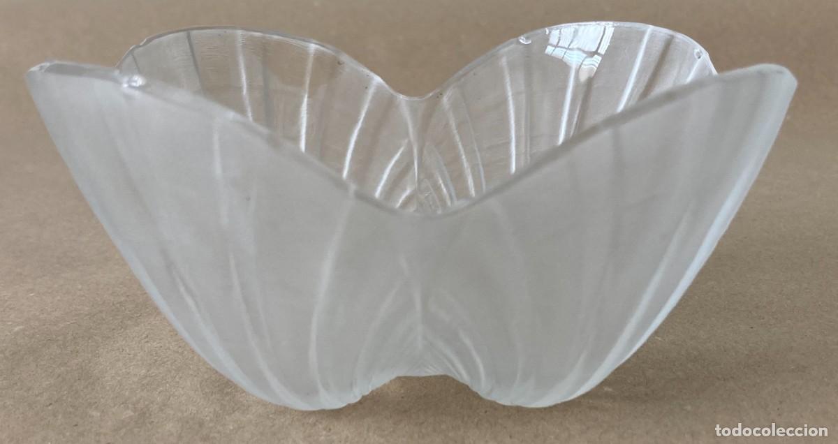 Vintage: CUENCO O CENTRO DE MESA CRISTAL ESMERILADO, FORMA CONCHA, HOYA CORPORATION, JAP&Oacute;N, A&Ntilde;OS 80