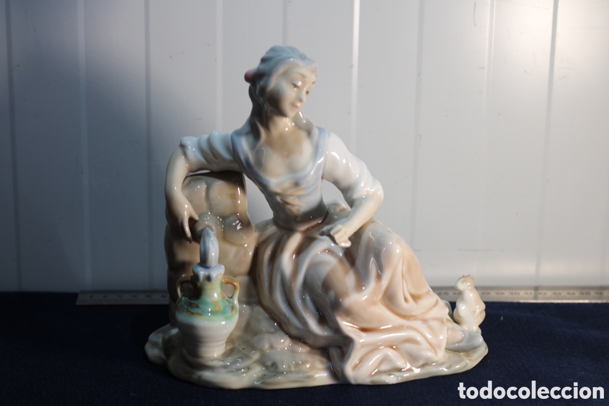 Vintage: Figura de Porcelana Vintage - Joven con C&aacute;ntaro junto a Pozo Tengra(Con Tara)