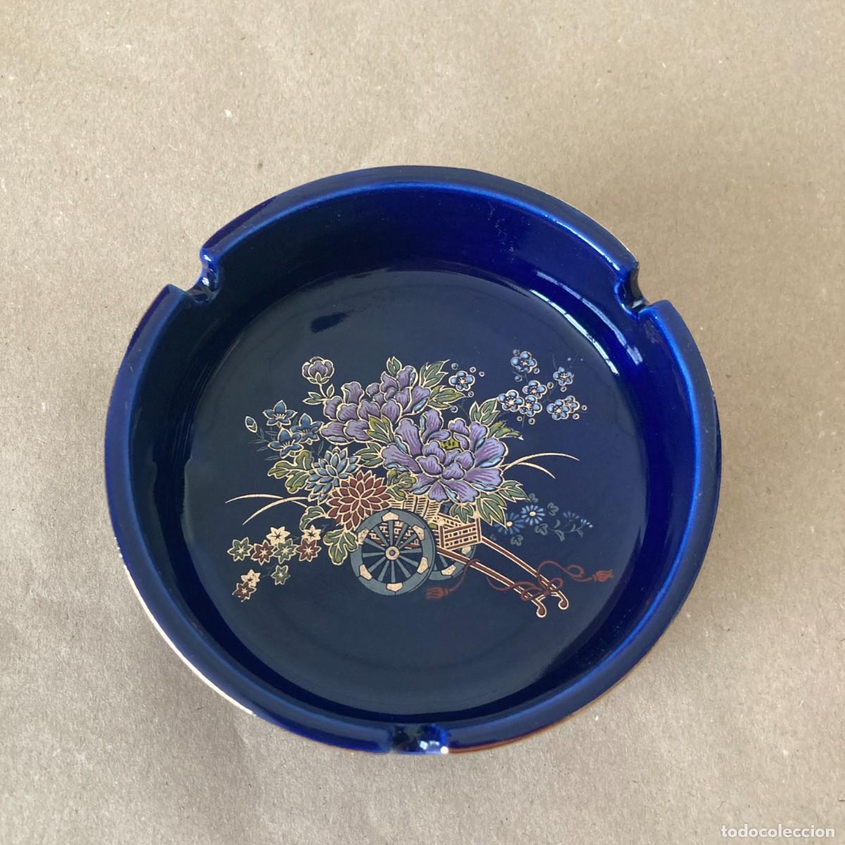 Vintage: CENICERO CARRO CON FLORES, AZUL COBALTO, MADE IN JAPAN