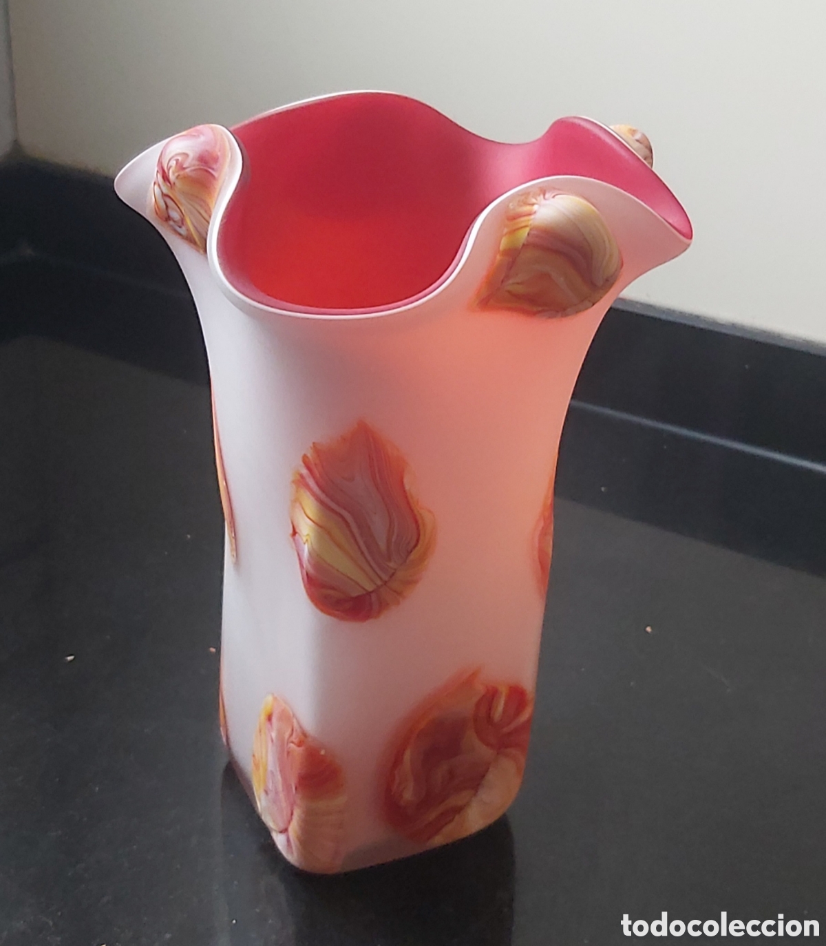 Vintage: Vintage 1970s Murano Art Glass Vase &ndash; Hand-Blown Incamiciato & UV Cadmium Reactive