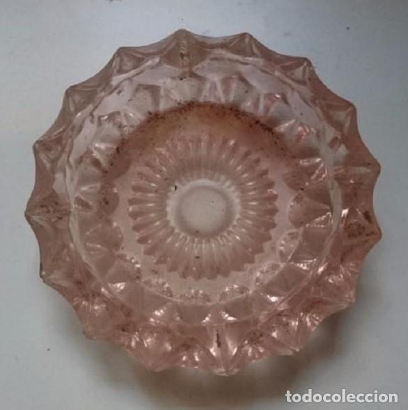 Vintage: cenicero de vidrio-color rosado-a&ntilde;os 80-Pieza vintage de decoraci&oacute;n y accesorios de sobremesa