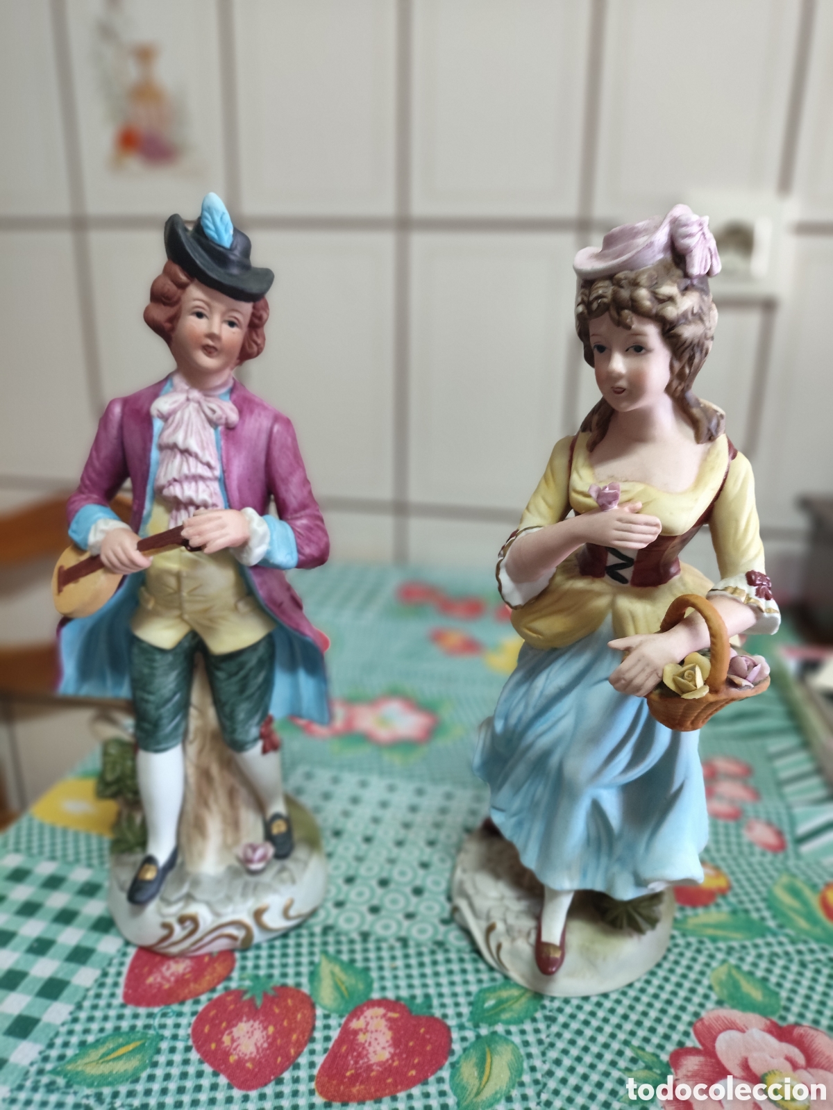 Vintage: Pareja de figuras porcelana estilo rococ&oacute;