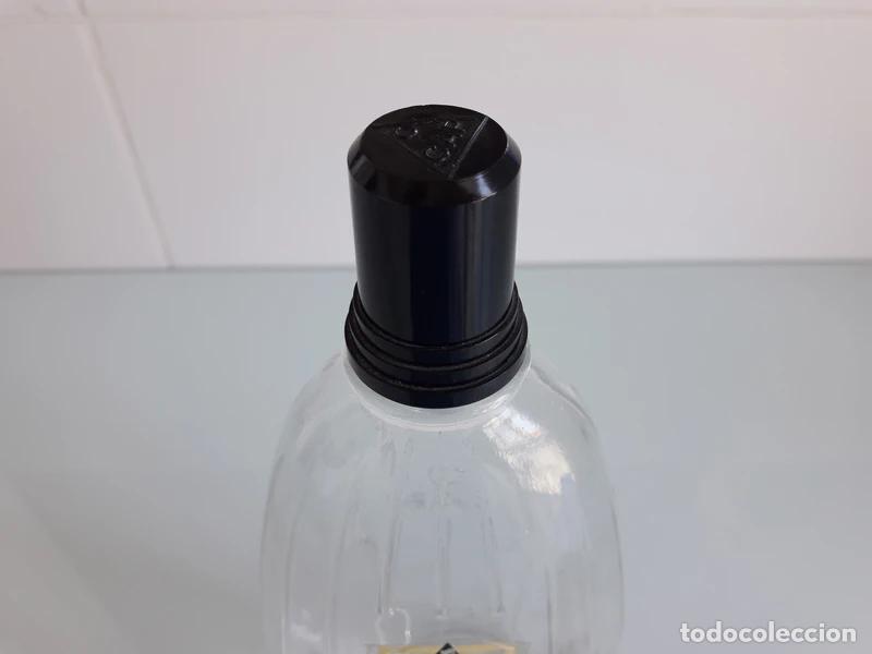 Vintage: ANTIGUO FRASCO DE COLONIA DE CRISTAL - CON TAP&Oacute;N DE BAQUELITA NEGRO - MARCA O CAP