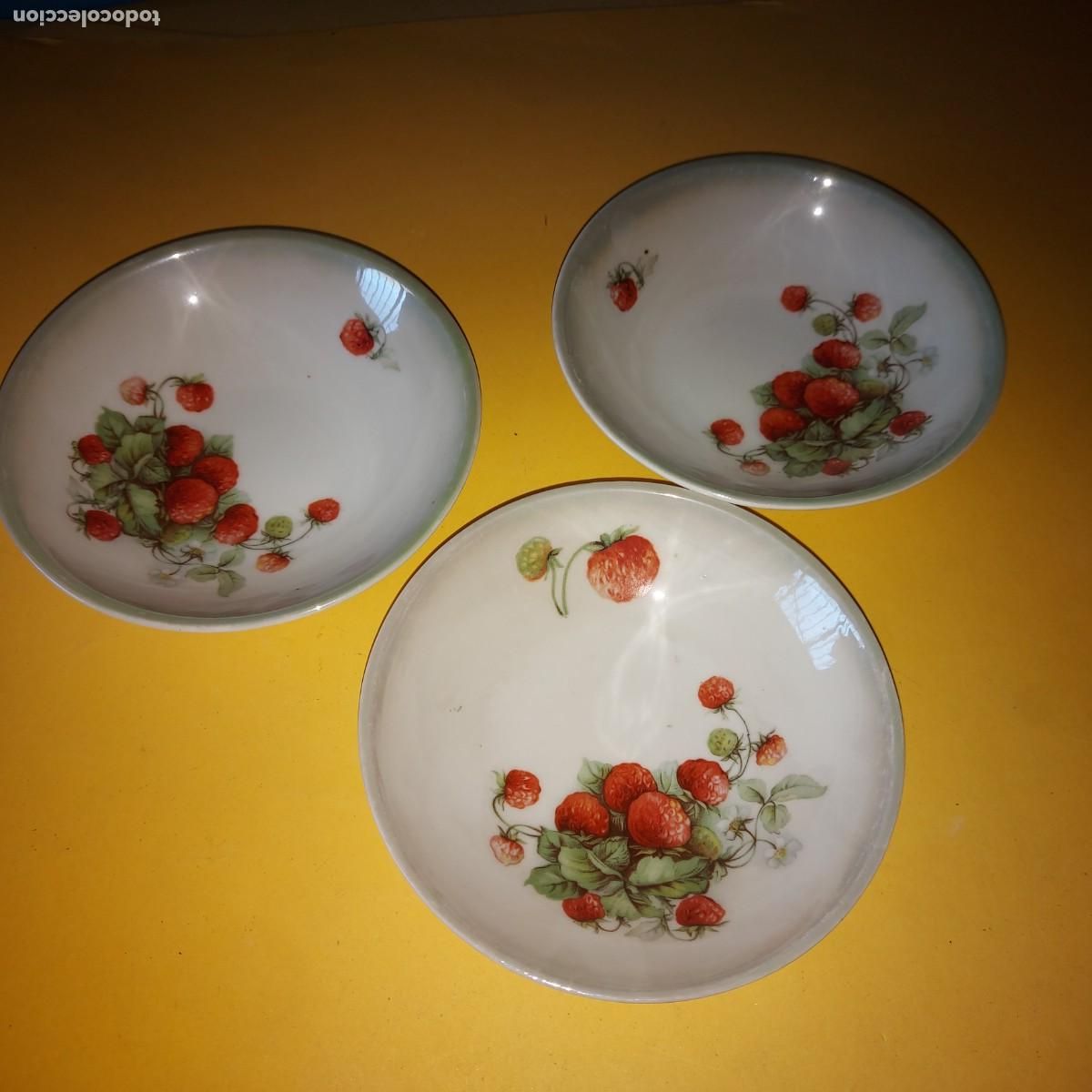 Vintage: 3 PLATOS DE PORCELANA VINTAGE CON MOTIVOS DE FRESAS