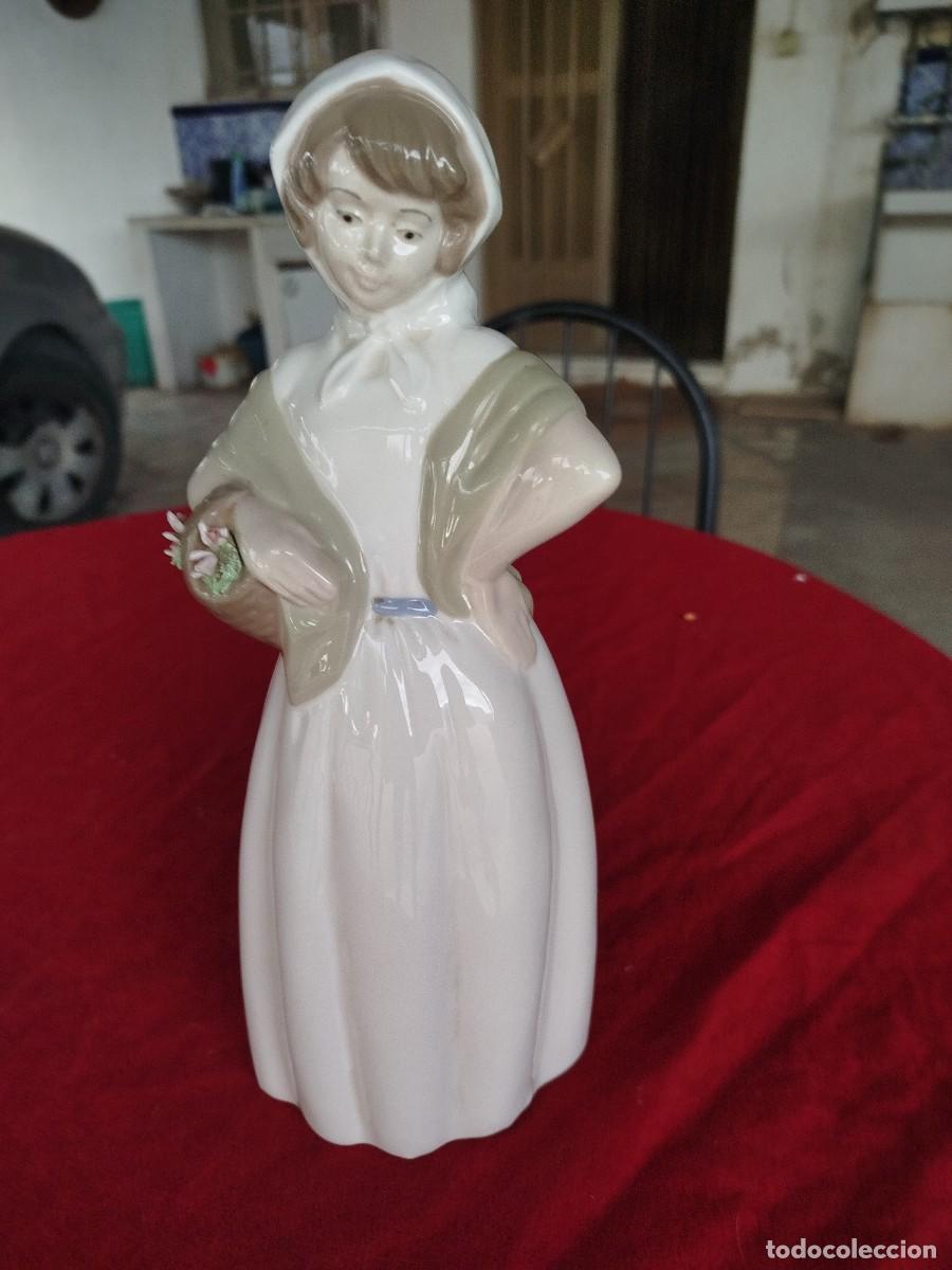 Vintage: FIGURA DE PORCELANA CON MARCA MIRMASU