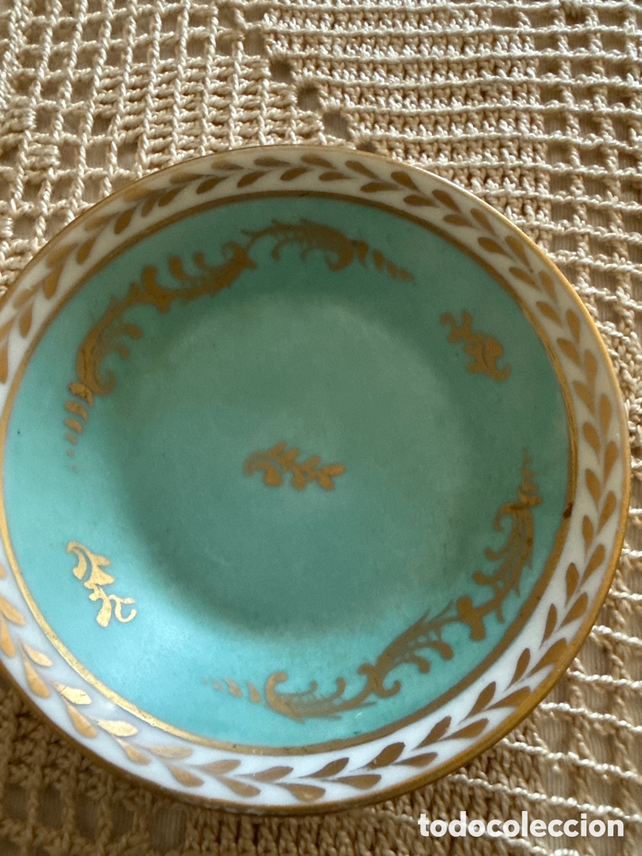 Vintage: Limoges, platillo de porcelana pintada a mano con bordes dorados