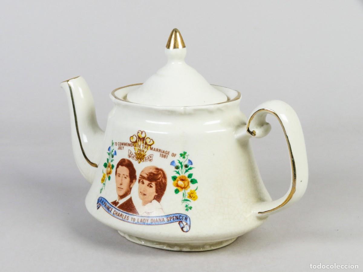 Vintage: Tetera de porcelana conmemorativa matrimonio de pr&iacute;ncipe Carlos y Lady Diana Price & Kensington 1981
