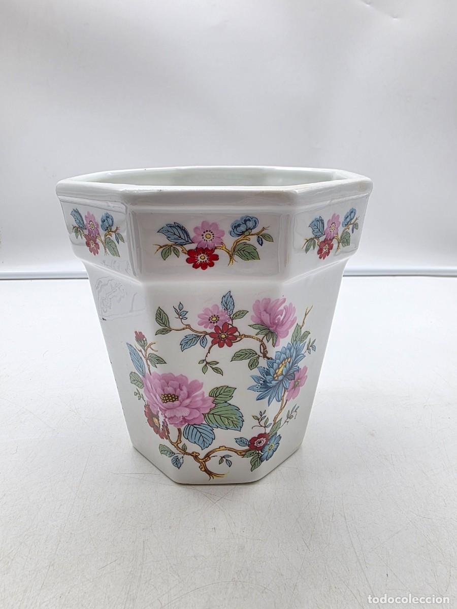 Vintage: MACETERO EN PORCELANA DECORADO CON FLORES ( VER FOTOS )