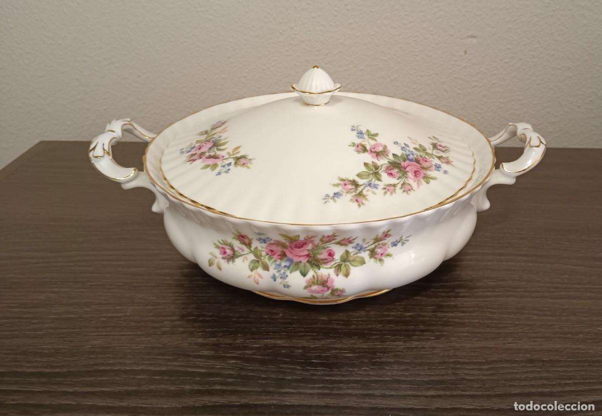 Vintage: HERMOSA LEGUMBRERA CON TAPA DE PORCELANA FINA DE ROYAL ALBERT, MODELO MOSS ROSE, VINTAGE
