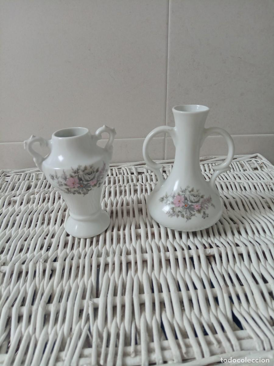 Vintage: Juego 2 mini Jarrones de porcelana Monasterio de Vico