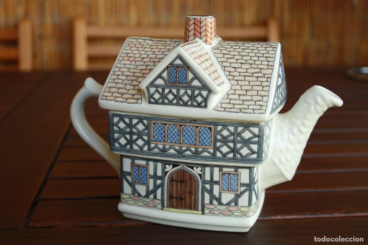 Vintage: Tetera vintage de porcelana &rdquo;Tudor House&rdquo; de la colecci&oacute;n Sadler English Country Houses, a&ntilde;os 70