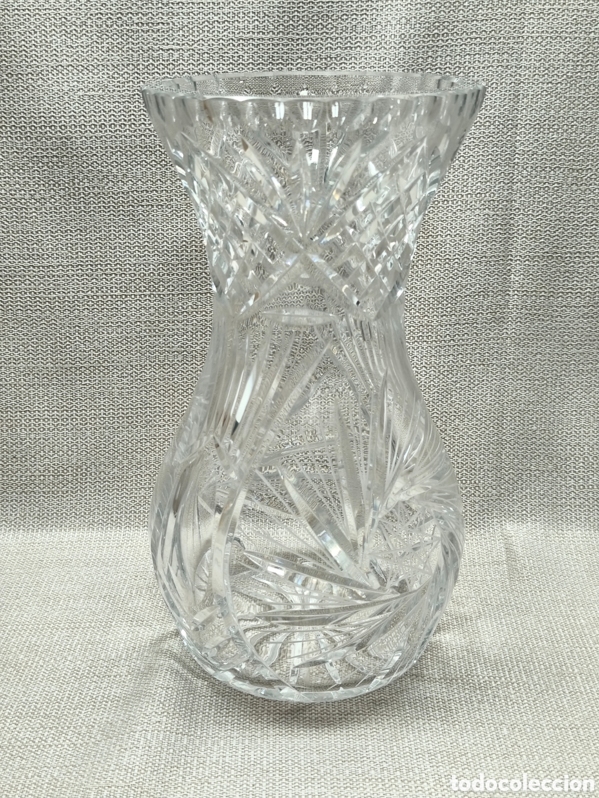 Vintage: Jarr&oacute;n vintage de cristal tallado con motivos geom&eacute;tricos, elegante .