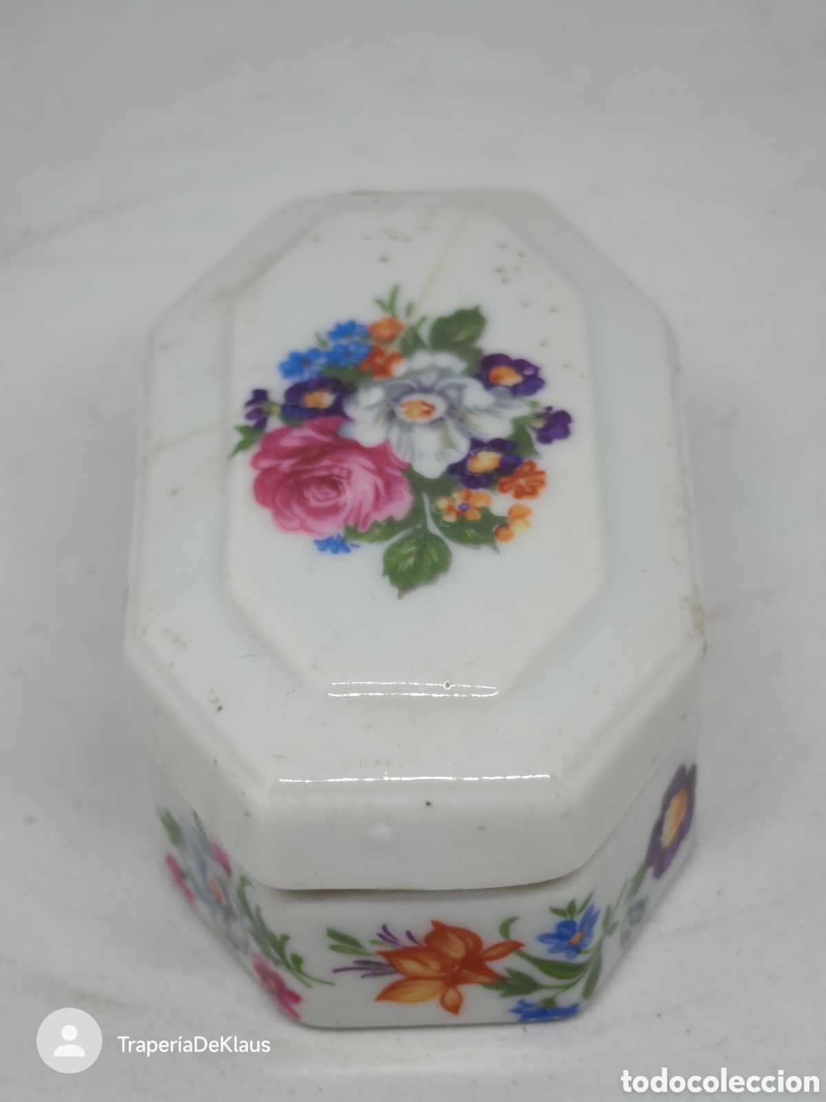 Vintage: Alhajero hexagonal de porcelana blanca con decoraci&oacute;n floral - CAR122