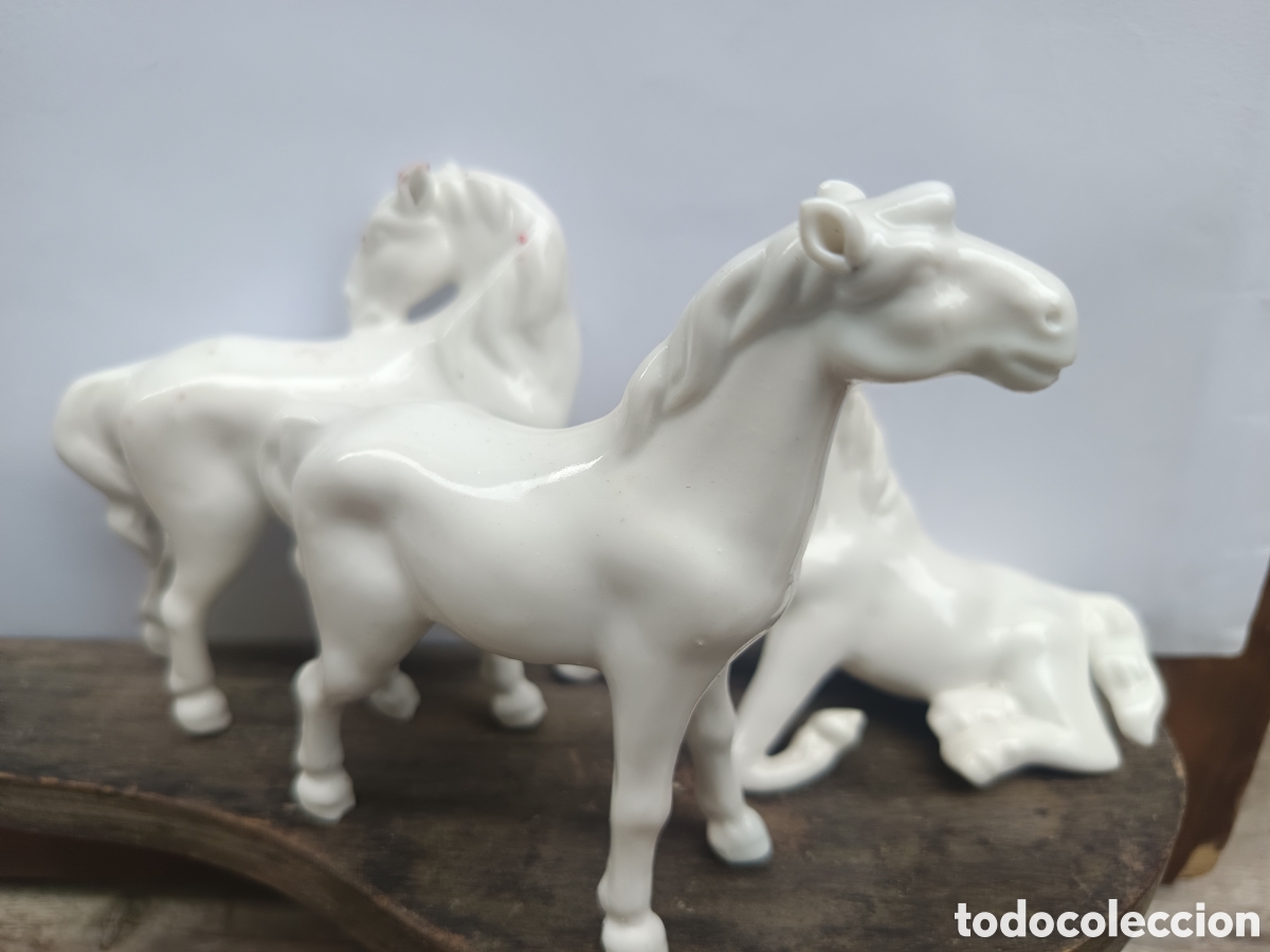 Vintage: Tres caballos de porcelana blanca China