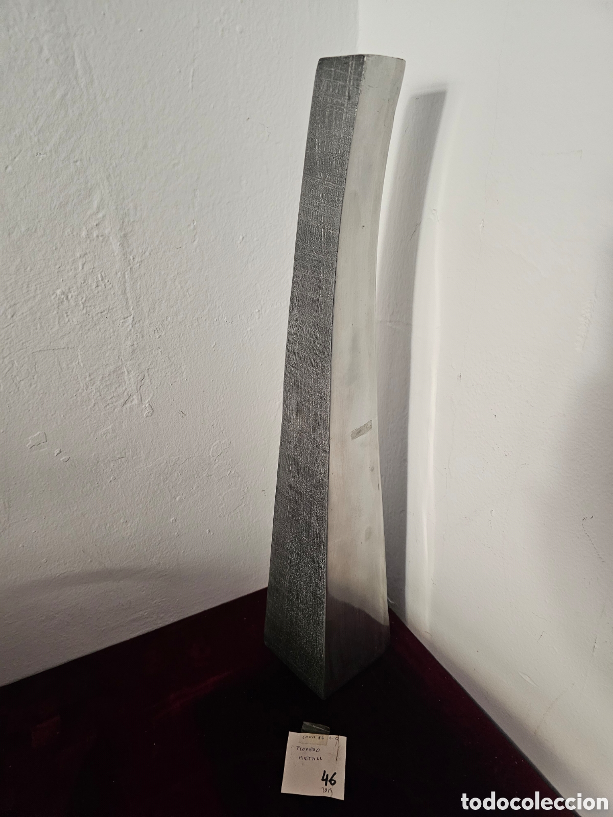 Vintage: ​Florero / Jarr&oacute;n de Metal Moderno de Dise&ntilde;o Curvo (50 cm) Vanguardista Minimalista