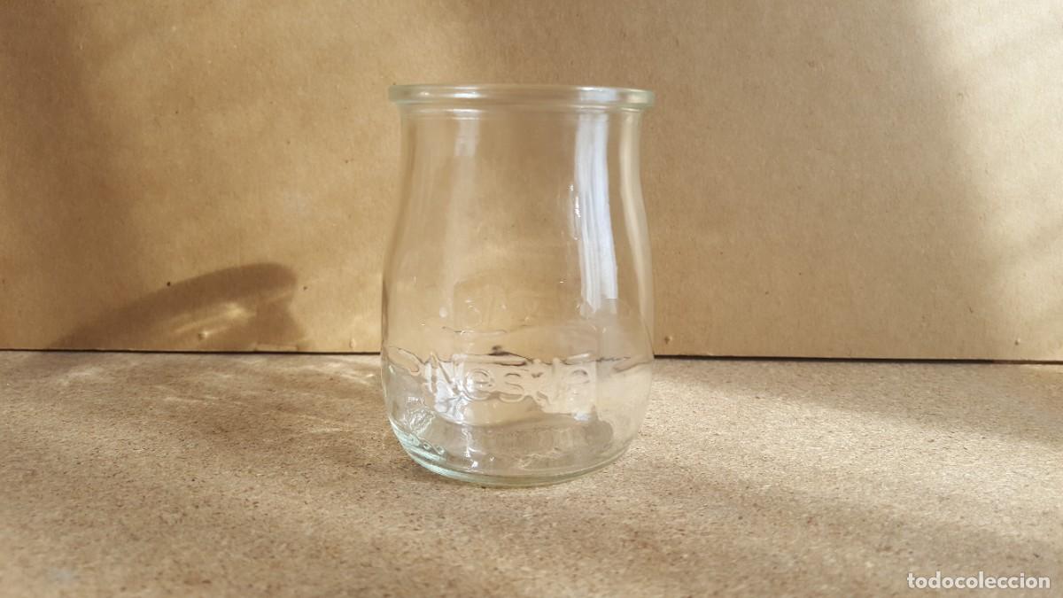 Vintage: Vaso/envase/bote de cristal, yogur Nestle.