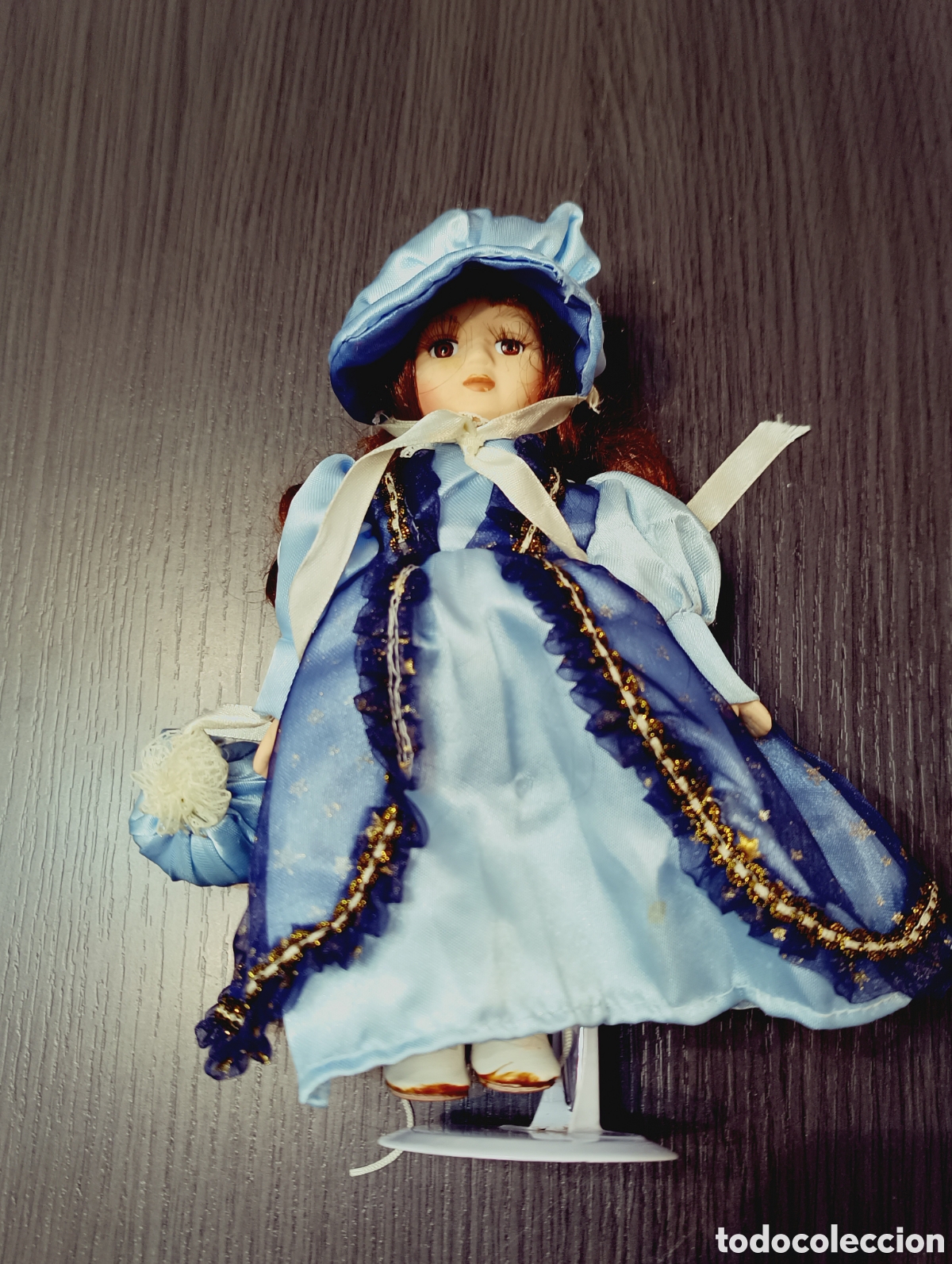 Vintage: Mu&ntilde;eca de Porcelana Vintage con Peana