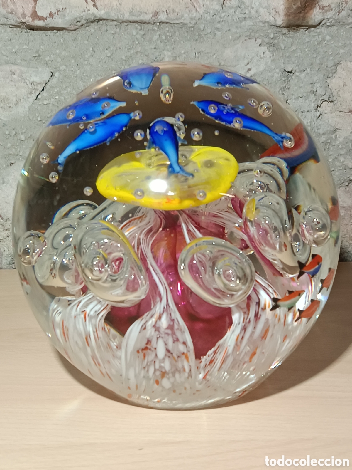 Vintage: Pisapapeles esf&eacute;rico de cristal con un dise&ntilde;o detallado que recrea un acuario en su interior.CRISTAL