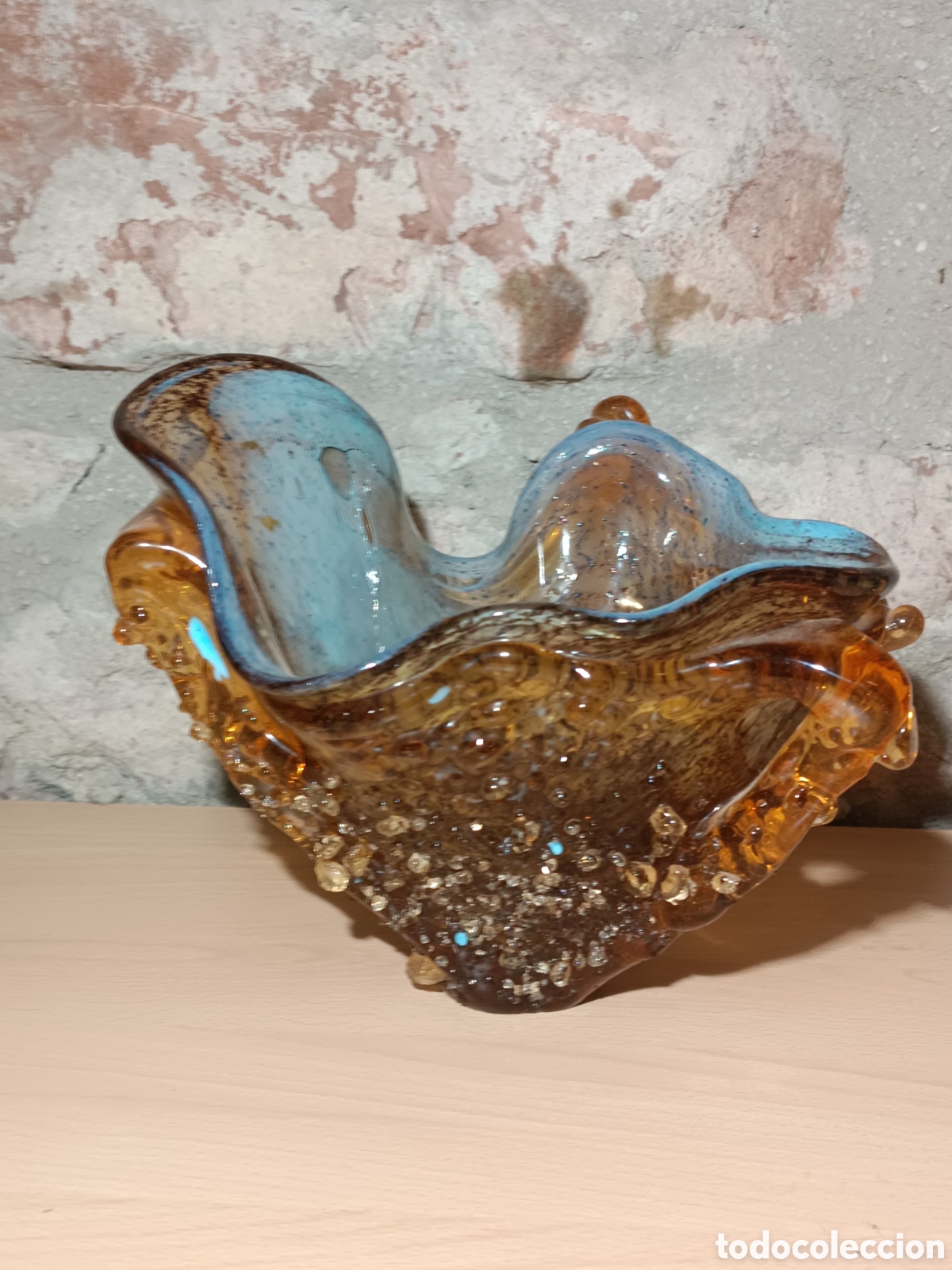 Vintage: Cuenco de cristal de Murano con dise&ntilde;o Fazzoletto, caracterizado por sus formas onduladas y org&aacute;nica