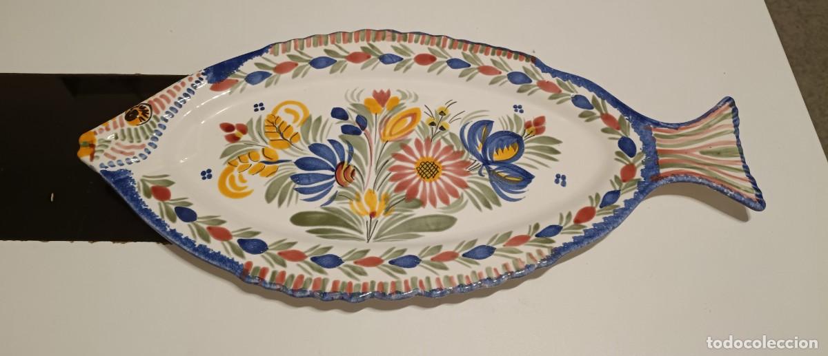 Vintage: HERMOSA FUENTE PARA SERVIR CON FORMA DE PEZ DE CER&Aacute;MICA VIDRIADA DE LA IC&Oacute;NICA MARCA FRANCESA HB QUI