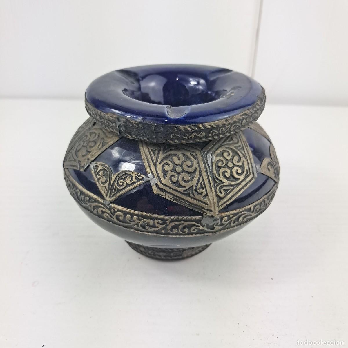 Vintage: Antico Posacenere Antifumo Etnico in Ceramica Blu Cobalto e Metallo Sbalzato - Vintage