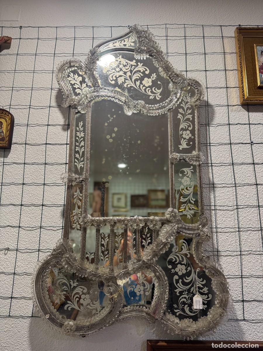 Vintage: Espejo Veneciano con apliques en cristal de Murano y dibujo floral al &aacute;cido