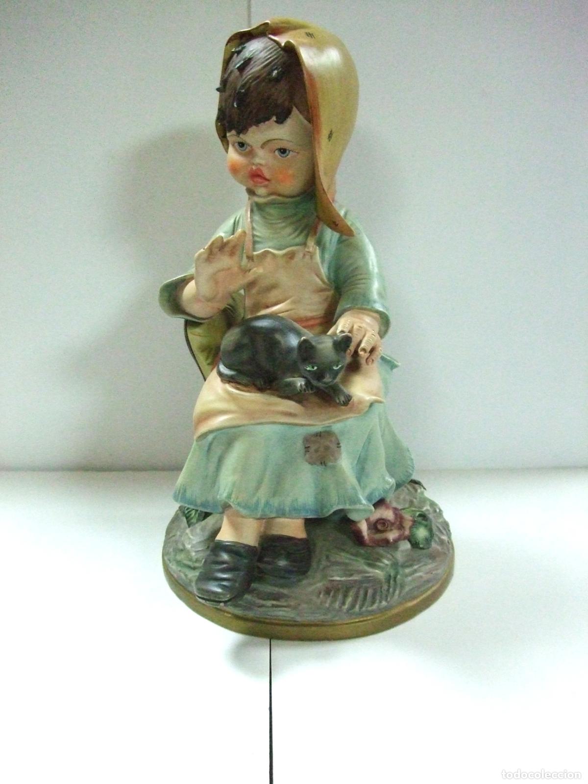 Vintage: FIGURA NI&Ntilde;A CAMPESINA SENTADA CON GATO NEGRO 29 CM. PORCELANA CER&Aacute;MICA CHICA A&Ntilde;OS 70 / 80 SIGLO XX