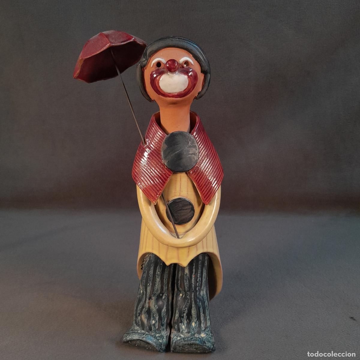 Vintage: FIGURA PAYASO CON SOMBRILLA EN CER&Aacute;MICA POLICROMADA. A&Ntilde;OS 70-80