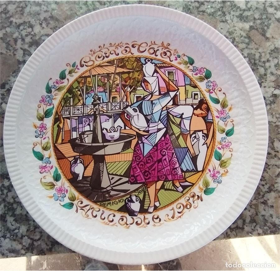 Vintage: PLATO PORCELANA ANTIGUA PLAZA DE BENALUA ALICANTE DEL PINTOR REMIGIO SOLER FIRMADO Y NUMERADO PLATO