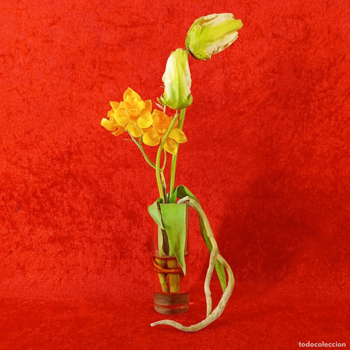 Vintage: FLORERO VINTAGE DE ORQUIDEAS AMARILLAS - FABRICADO EN PLASTICO - JARR&Oacute;N DE VIDRIO