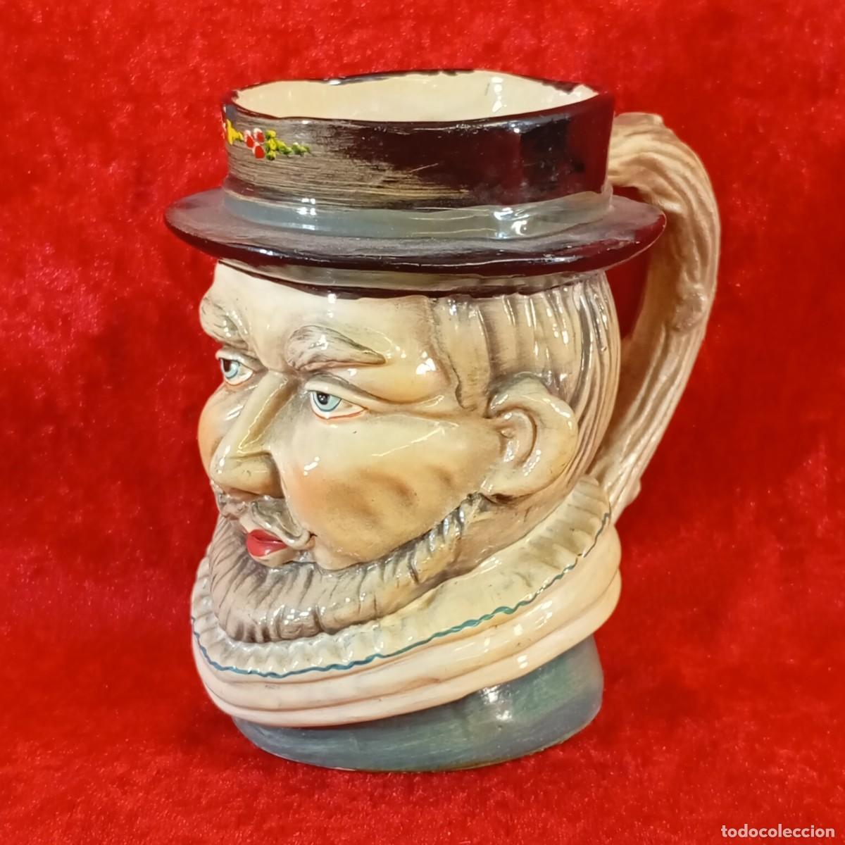 Vintage: TAZA DE ESTILO VINTAGE - ESMALTADA EN COLOR &Aacute;MBAR MIEL - CABALLERO RENACENTISTA - 12 CM DE ALTO