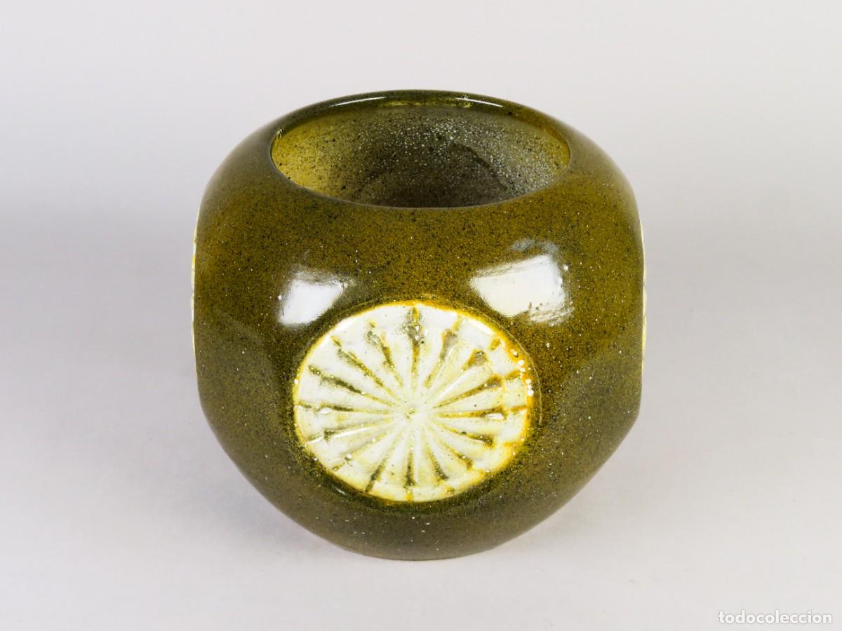 Vintage: Jarr&oacute;n en cer&aacute;mica esmaltada en verde con decoraci&oacute;n de medall&oacute;n estampillada Alfaraz a&ntilde;os 70