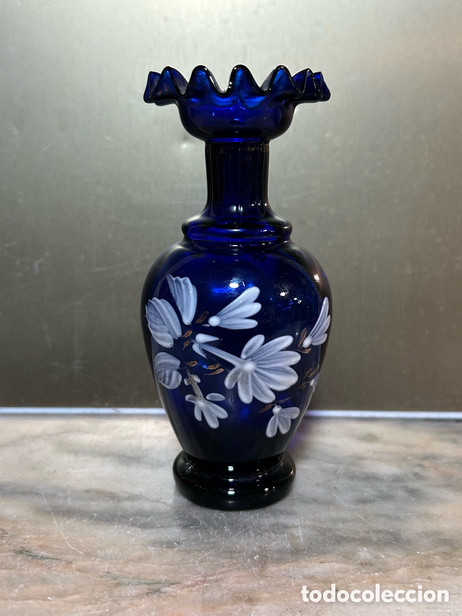 Vintage: Peque&ntilde;o florero azul soplado y pintado a mano