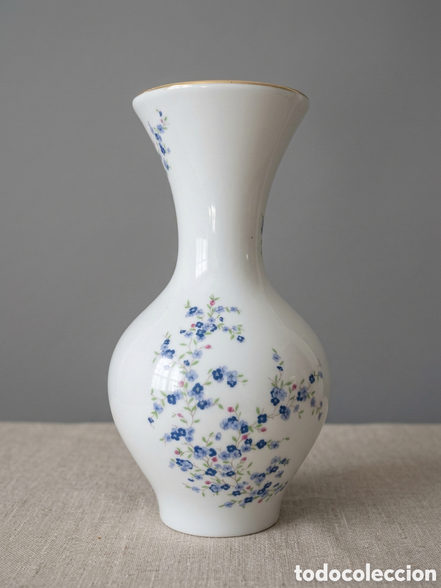 Vintage: Bello jarr&oacute;n blanco en porcelana con flores en tonos azules