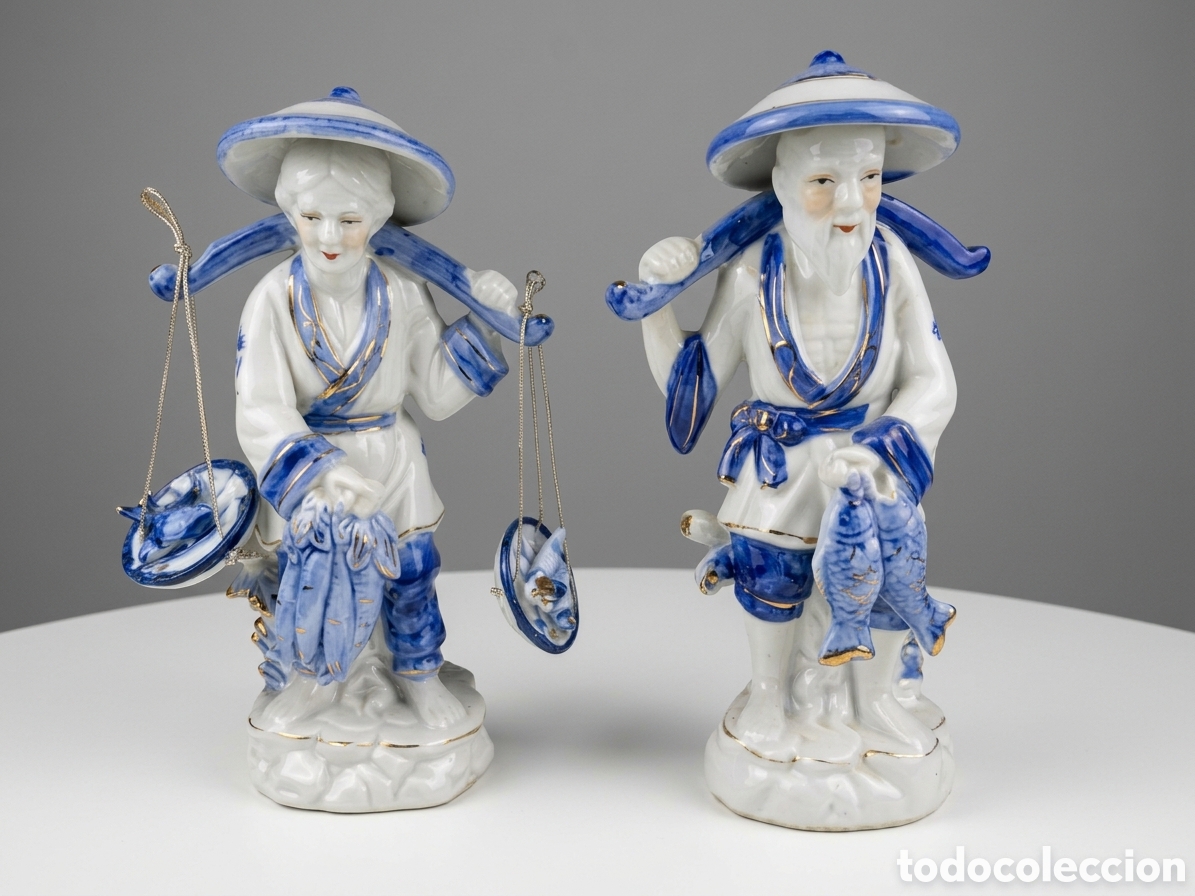 Vintage: Figuras pescadores China en porcelana blanca y azul 2&ordf; mitad de siglo XX