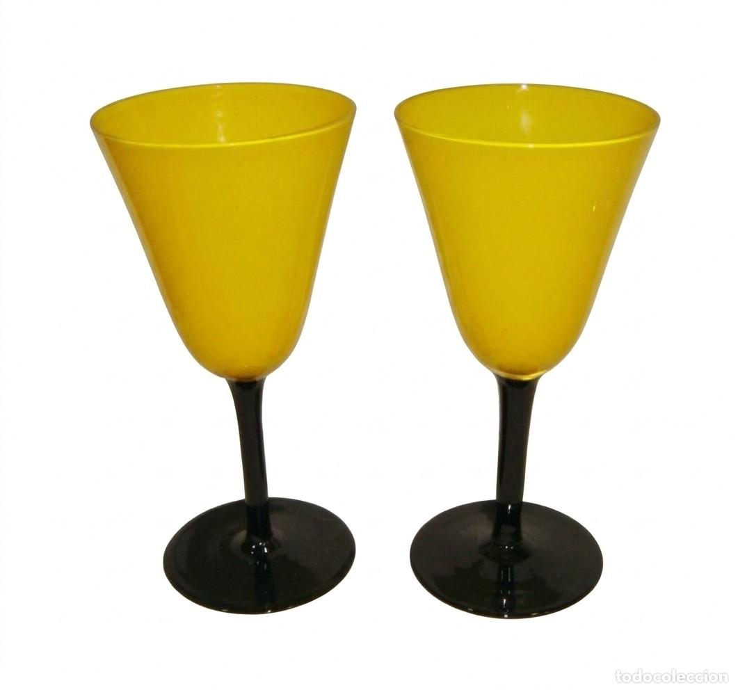Vintage: Pareja de Copas Vintage de Cristal Amarillo y Negro &middot; Estilo Retro &middot; ca. 1960&ndash;1980