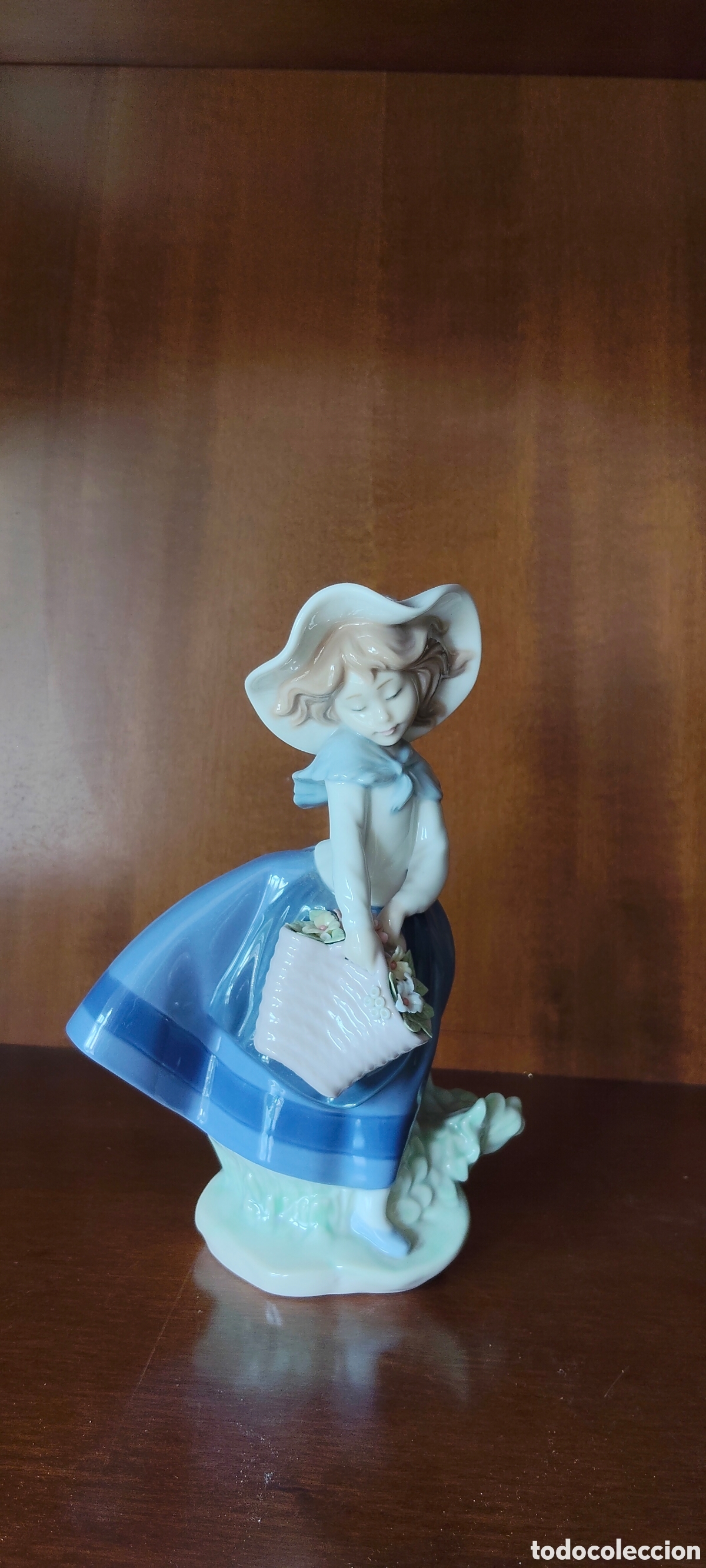 Vintage: Figura ni&ntilde;a Linda con capazo LLADRO