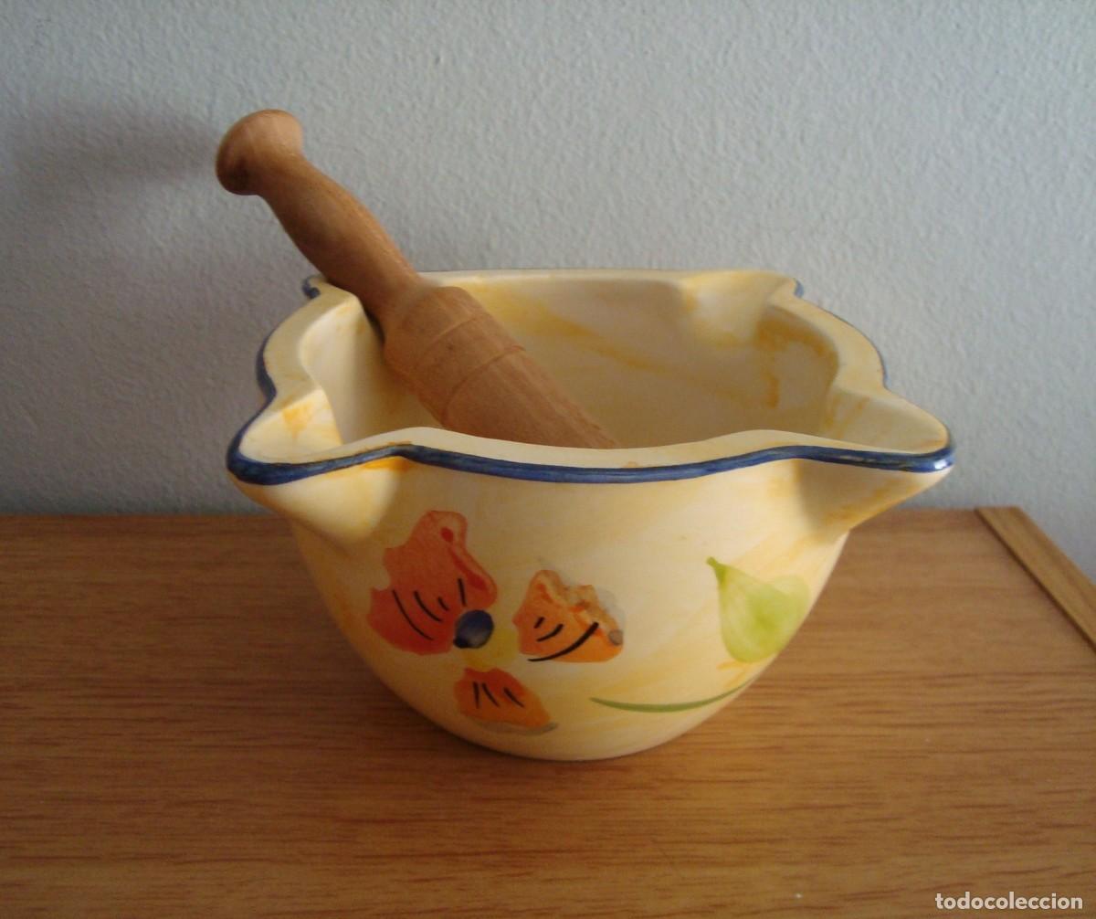 Vintage: MORTERO DE CER&Aacute;MICA ESMALTADA CON MANO DE MADERA