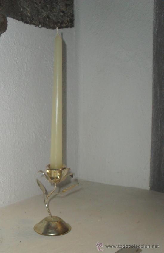 Vintage: PEQUE&Ntilde;O CANDELABRO DE HOJALATA - Foto 1