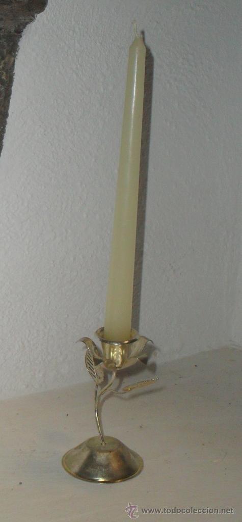 Vintage: PEQUE&Ntilde;O CANDELABRO DE HOJALATA - Foto 2