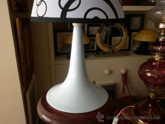 Vintage: L&Aacute;MPARA DE MESA VINTAGE DE METAL BLANCO - Foto 2