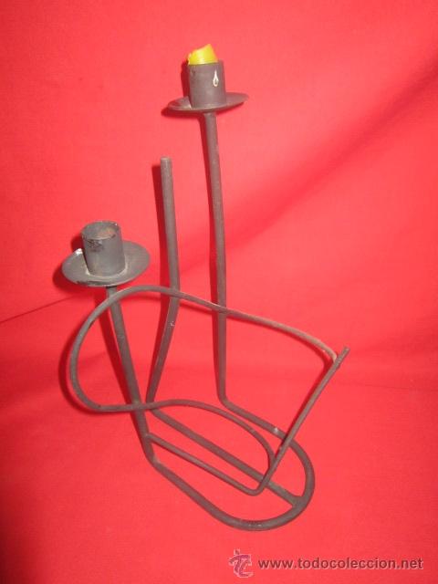 Vintage: Candelabro realizado en metal con funci&oacute;n de botellero. - Foto 1