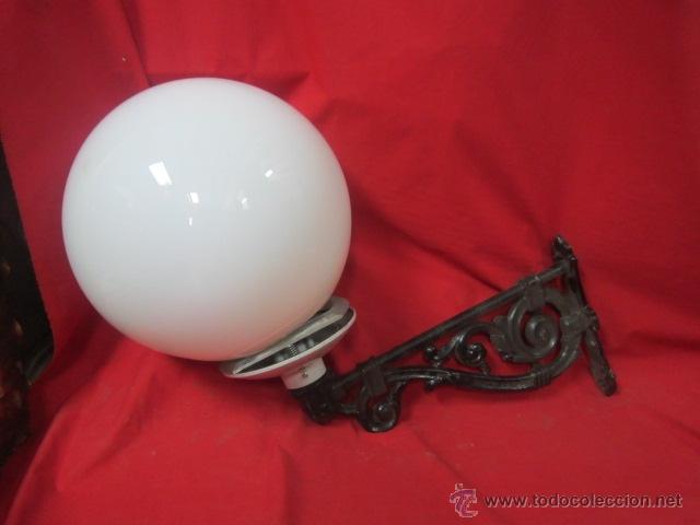 Vintage: G Farol de pared realizado en aluminio con globo blanco. - Foto 1