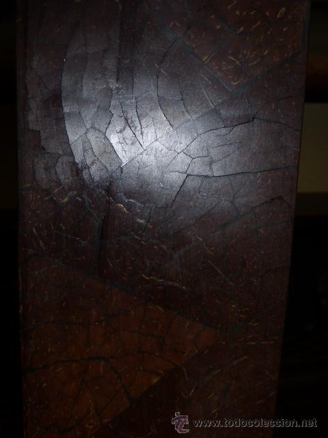 Vintage: LAMPARA DE SOBRE MESA CON PIE DE MADERA CON INCRUSTACIONES DE HOJA DE COCO Y PANTALLA - Foto 4