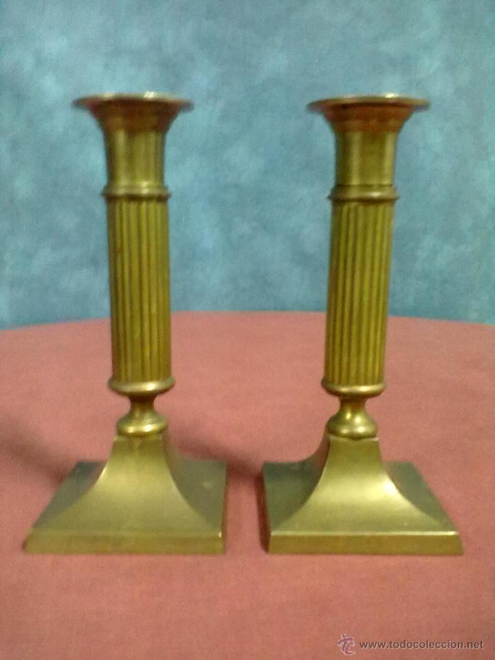 Vintage: PAREJA CANDELABROS BRONCE BASE CUADRADA - Foto 1