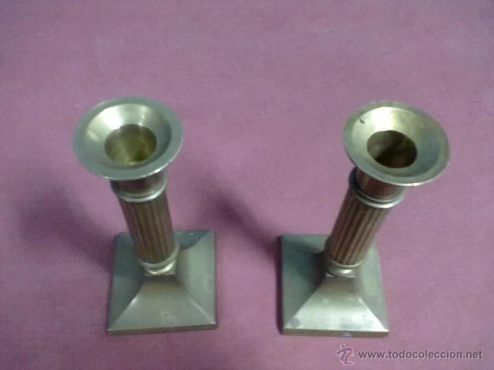 Vintage: PAREJA CANDELABROS BRONCE BASE CUADRADA - Foto 2