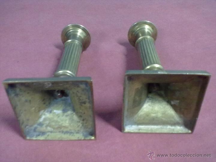 Vintage: PAREJA CANDELABROS BRONCE BASE CUADRADA - Foto 4