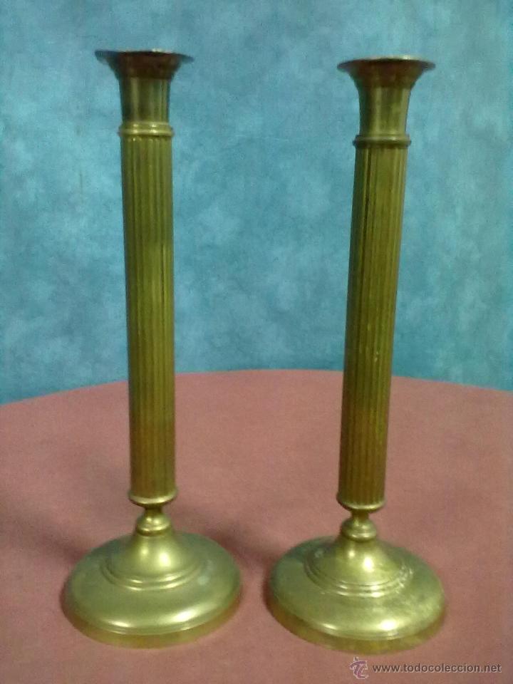 Vintage: PAREJA CANDELABROS BRONCE BASE CIRCULAR - Foto 1
