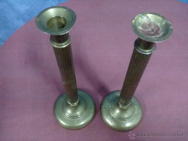 Vintage: PAREJA CANDELABROS BRONCE BASE CIRCULAR - Foto 2