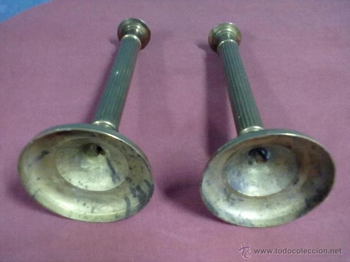 Vintage: PAREJA CANDELABROS BRONCE BASE CIRCULAR - Foto 3
